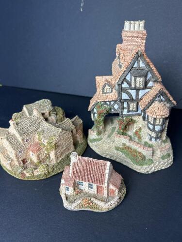 David Winter & Lilliput Lane Miniature Collectible Cottages &ndash; Squires Hall & Dale Head