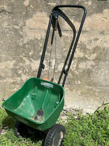 Scotts Turf Builder EdgeGuard Mini Broadcast Spreader