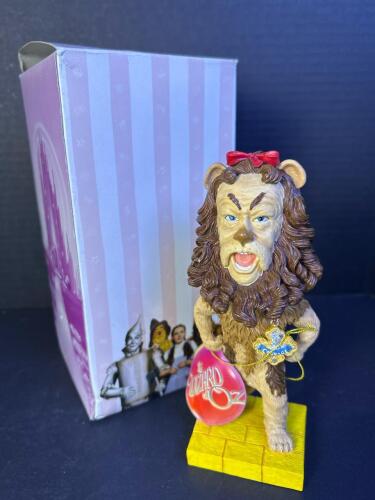 Westland Giftware Wizard of Oz Cowardly Lion Figurine