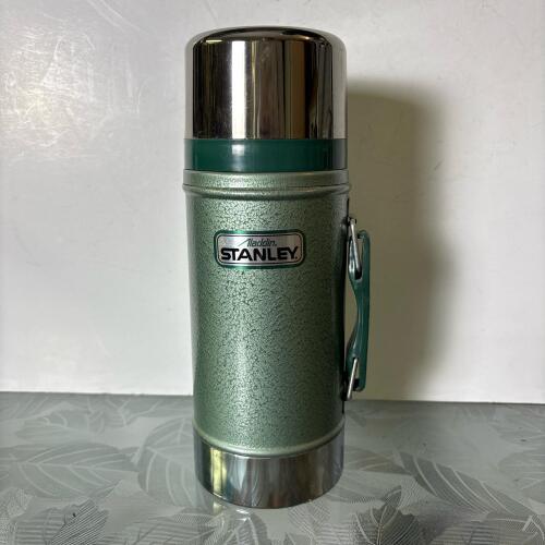 Green Stanley Aladdin 24 oz Vacuum Bottle
