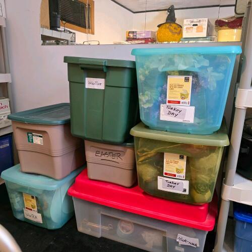 Seven Totes of Holiday Decor!