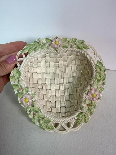 Belleek Annual Basket 2000 Limited Edition Strawberry Basket