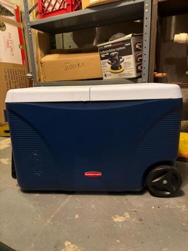 Rubbermaid Wheeled Cooler with Telescoping Handle