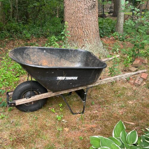 True Temper Single-Wheel 6 cu ft Poly Tray Wheelbarrow