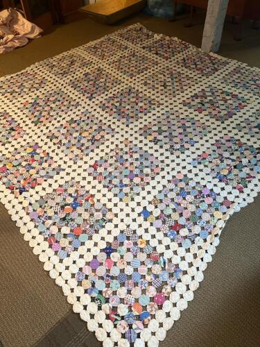 Vintage Yo-Yo Quilt Coverlet in Multicolor Scrappy Pattern
