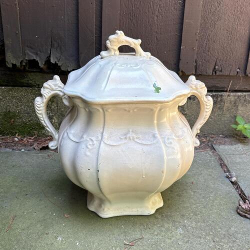 Haynes Balt. Tuscan Covered Soup Tureen