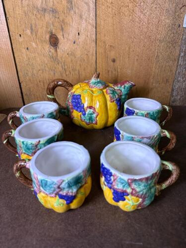 Nantucket Majolica-Style Pumpkin Teapot with Cups