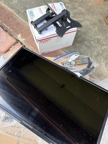 33" Sceptre LCD Television with Remote and Wall Mount