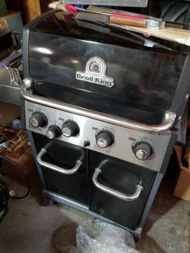 Broil King Propane Grill with Accessories