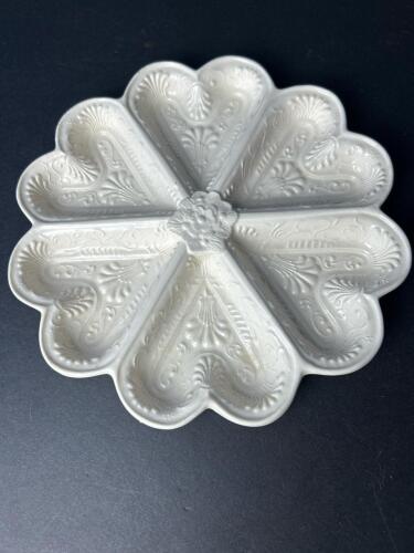 White Embossed Heart Shaped Sections In Divided Ceramic Oyster Plate