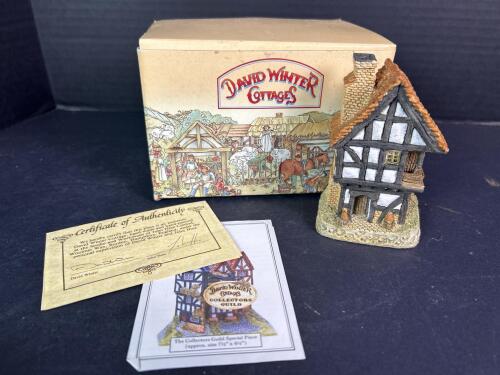 David Winter Spinners Cottage Collectible Figurine with Box