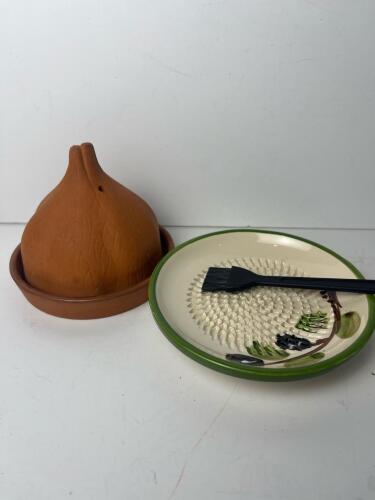 Terracotta Garlic Keeper with Ceramic Garlic Grater Plate
