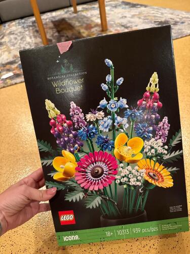 LEGO Wildflower Bouquet Botanical Collection Building Set