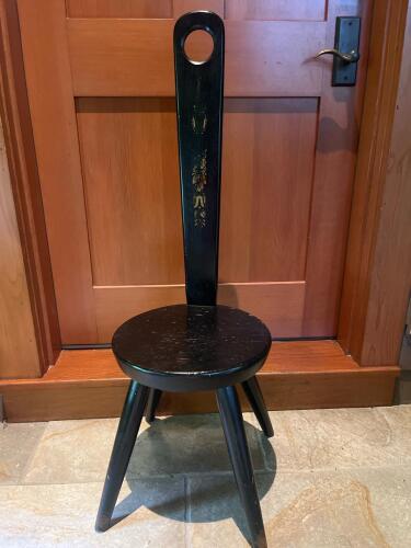 Black Painted Keyhole Chair With Decorative Backrest