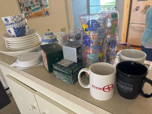 Assorted Housewares Lot