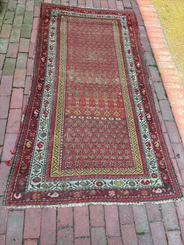 Oriental-Style Wool Area Rug with Geometric Pattern
