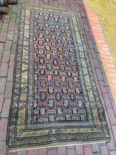 Handwoven Wool Oriental Rug in Geometric Pattern