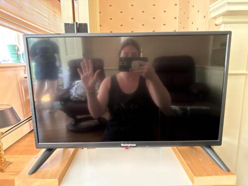 Westinghouse WD24HX1201 LED HDTV