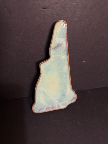 New Hampshire-Shaped Glazed Pottery Spoon Rest