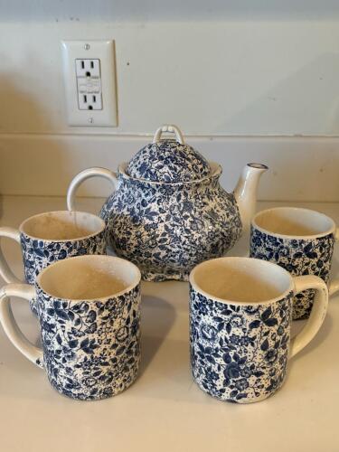 Blue Floral-Patterned Ceramic Teapot with Matching Mugs