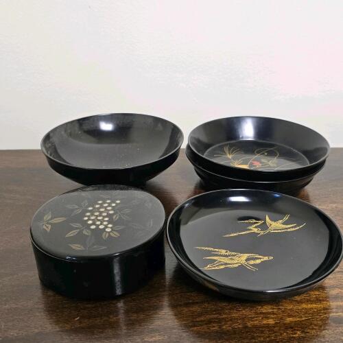 Japanese Lacquerware Bowls and Lidded Dish, Gold Motif