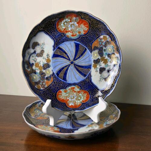 Japanese Imari-Style Porcelain Bowls with Floral Decoration