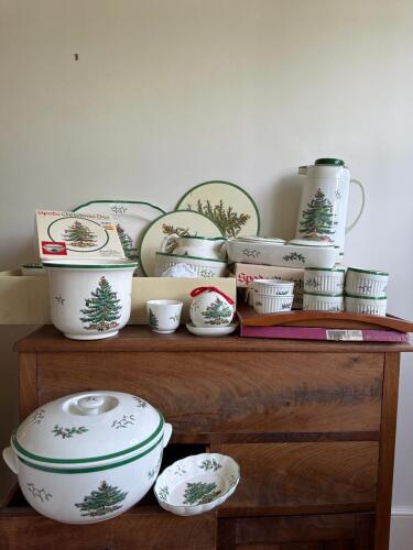 Spode Christmas Tree Dishwater Assortment