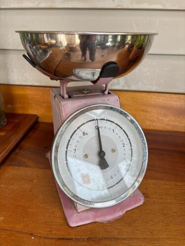 Vintage Mechanical Kitchen Scale With Removable Metal Bowl