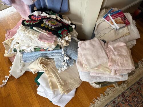 Assorted Linens Lot