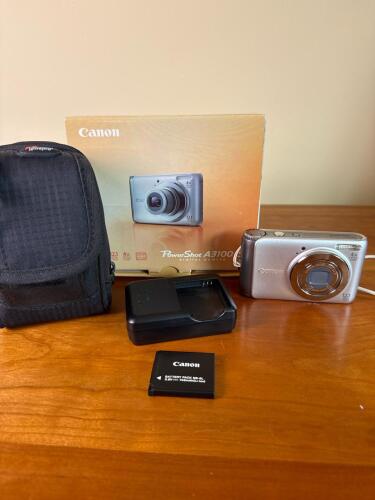 Canon PowerShot A3100 IS Digital Camera with Case and Charger