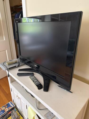 Toshiba Television With JVC DVD Player, with Remotes
