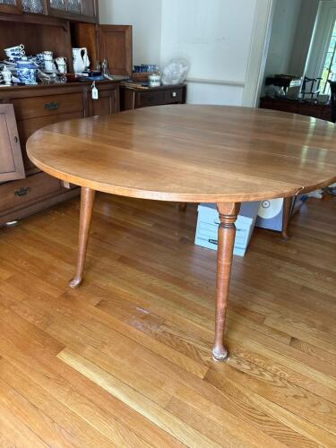 Oval Dining Table in Queen Anne Style