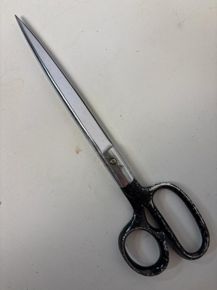 Clauss No. 3768 Pair of Metal Scissors | FULL HOUSE Auction in Hampton ...