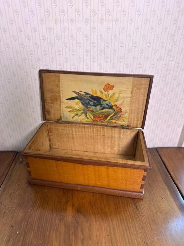 Wooden Dovetail Keepsake Box with Bird Illustration
