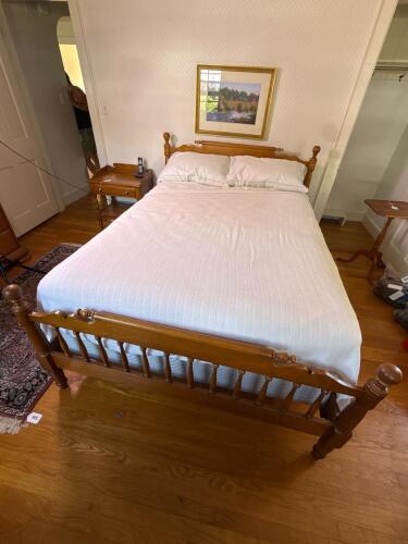 Wood Spindle Bed Frame in Traditional Style