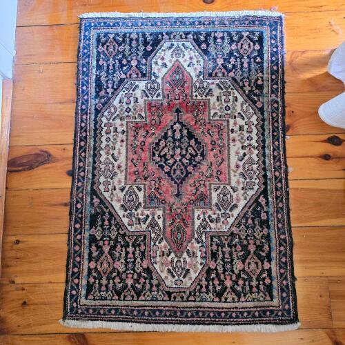 Persian-Style Wool Rug With Geometric Medallion Pattern