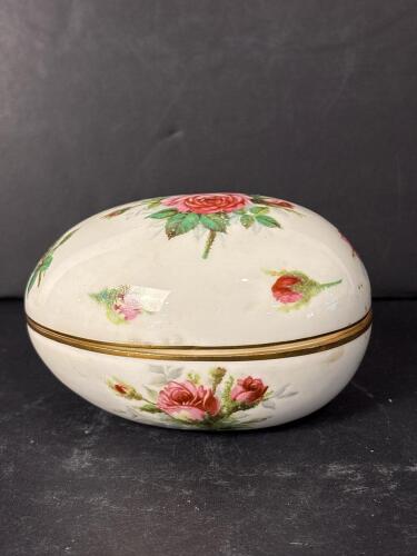 Hammersley Grandmother&rsquo;s Rose Bone China Trinket Box