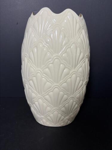 Lenox Porcelain Vase With Art Deco-Style Shell Motif