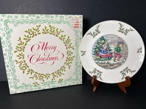 Royal Doulton 1979 Christmas Plate with Box
