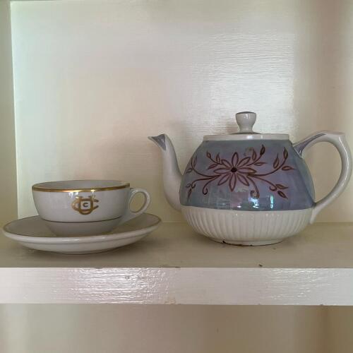 Jackson China Teacups and Saucers with Lusterware Teapot