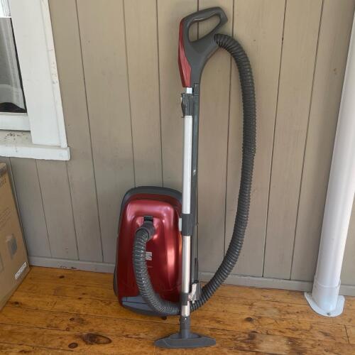 Kenmore 400 Series Canister Vacuum Cleaner with HEPA Filtration