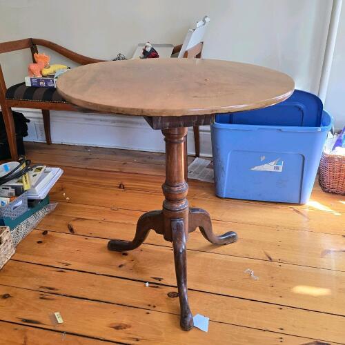 Round Tripod Table in the Manner of Queen Anne Style