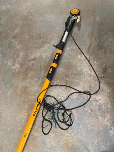 Fiskars Tree Pruner with Extendable Handle