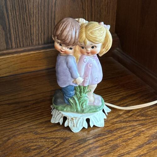 Vintage Aladdin Giftware Boy and Girl Figuring Night Lamp