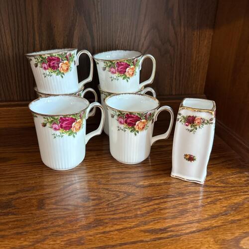 Six Royal Albert Old Country Roses Bone China Mugs and Vase