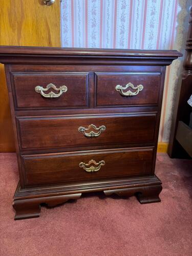 Traditional Mahogany-Wooden Nightstand with Drawers