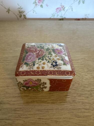Japanese Satsuma Porcelain Trinket Box With Floral Motif