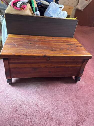 Hamblen Cedar Chest Co. Cedar Blanket Chest with Locking Key