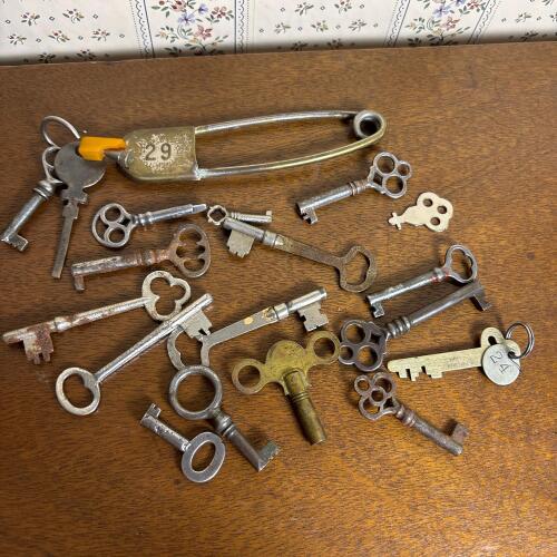 Vintage Skeleton Keys and Oversized Safety Pin