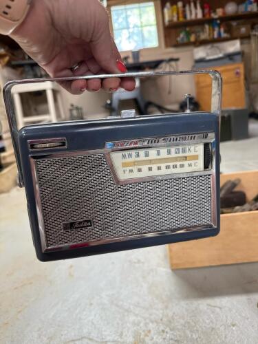 Toshiba FM/AM 2 Band Transistor Portable Radio